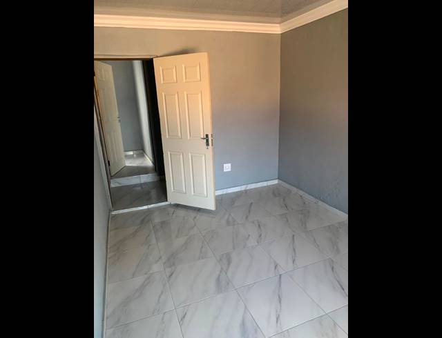 2 BEDROOM HOUSE FOR SALE IN TEMBISA EXT 7